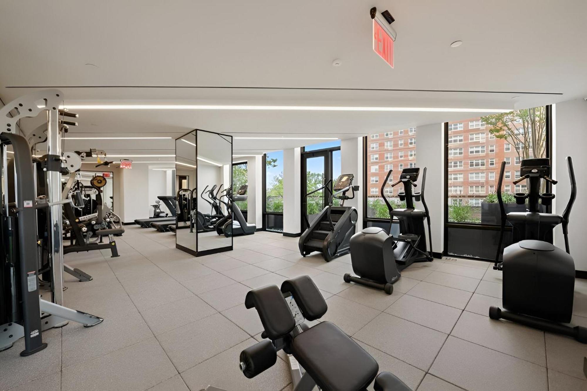 Posh With Luxe Amenities In Prime Location! Apartment *